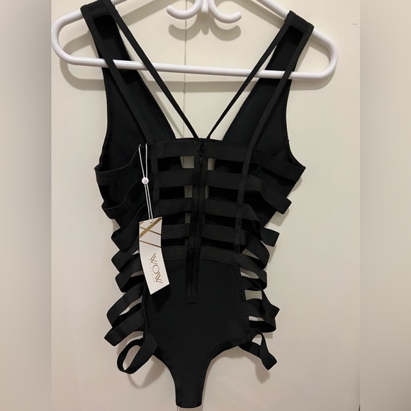 New WOW Couture One Piece - Picture 2 of 2